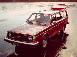 1974 240 Farmari (P245) | 1974 - 1993